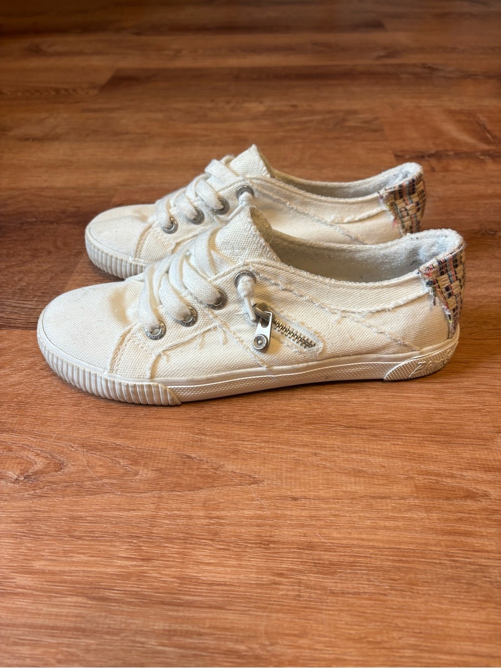 Blowfish Malibu Casual Women's Canvas Sneakers in Off-White 6.5